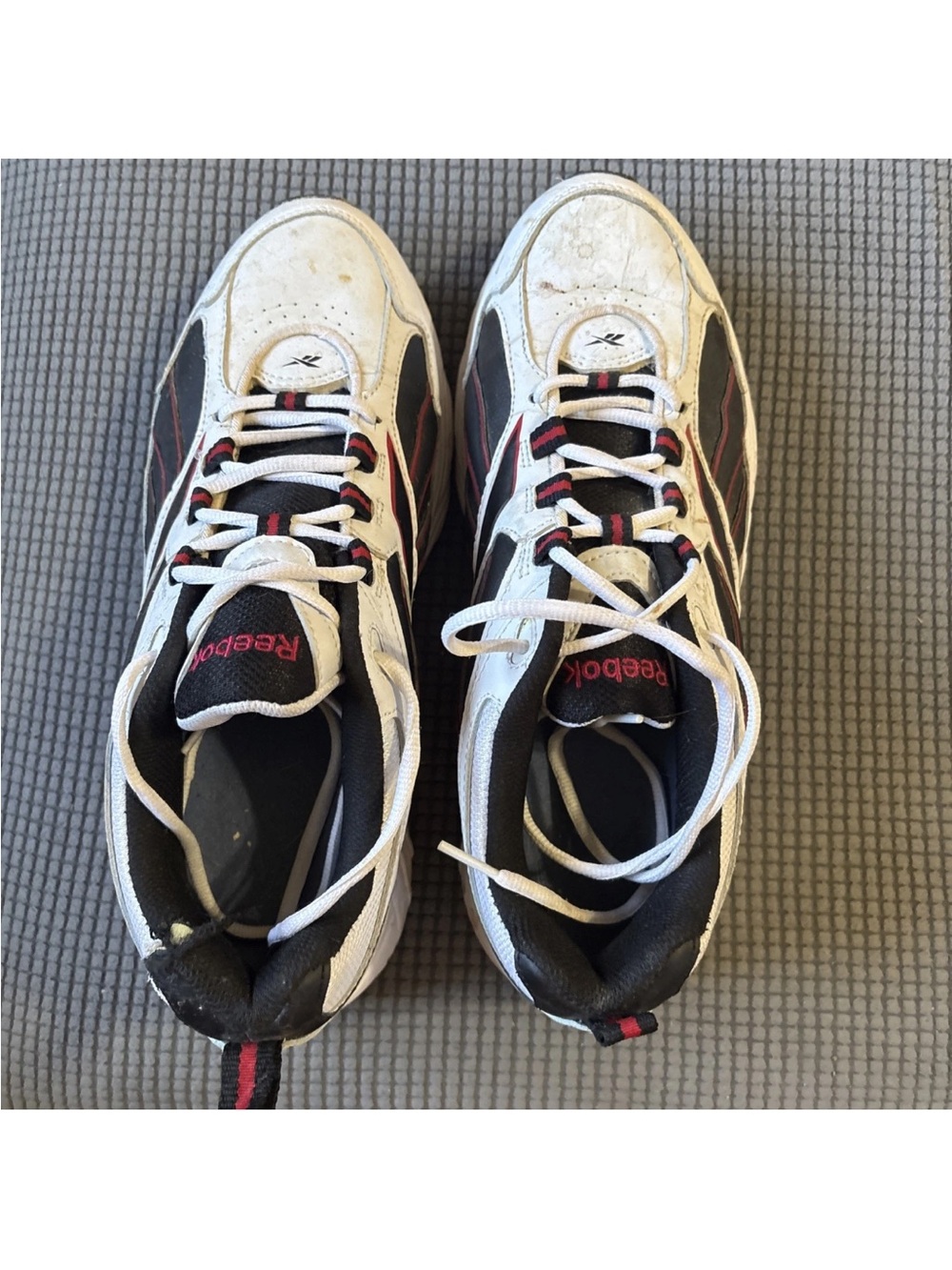 Reebok White Black Red Low-Top Athletic Sneakers